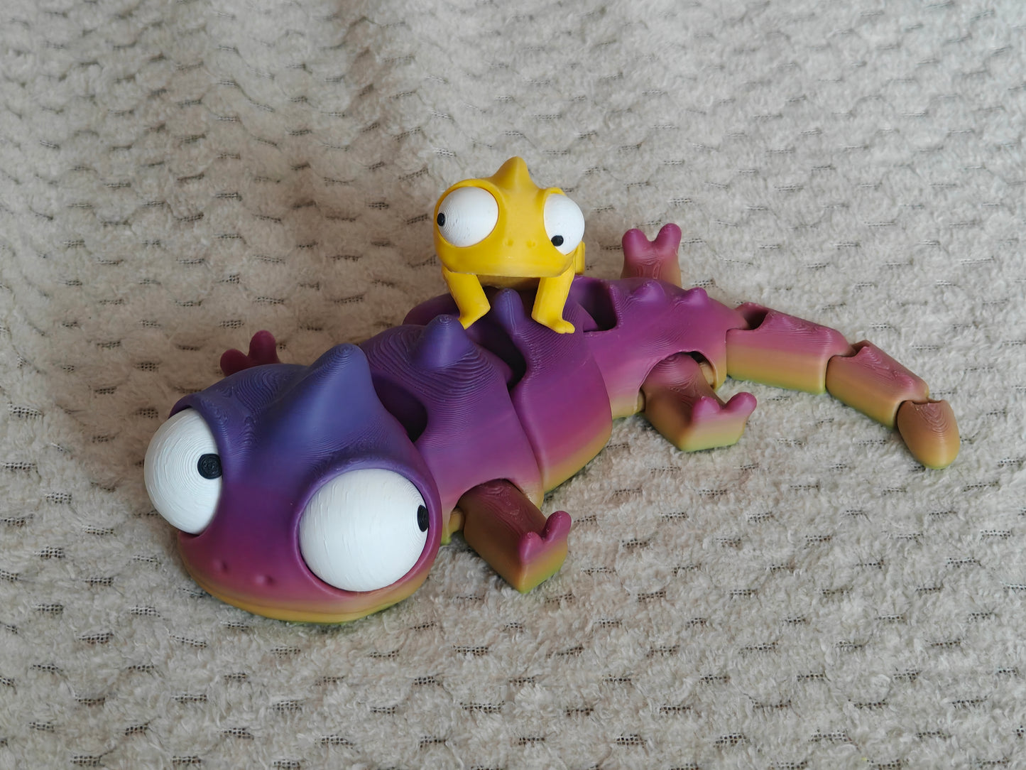 Flexi Chameleon Googly Eyes | Chibi SnapCharm™ Character