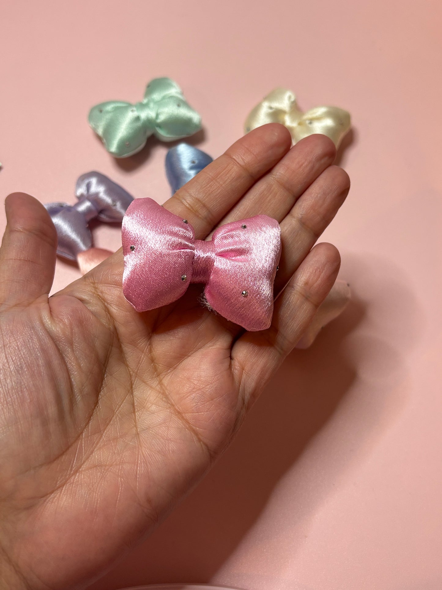 Puffy Rhinestone Bowknot Embellishments – Approx. 1.6 × 2.1 in (7-Piece Set)