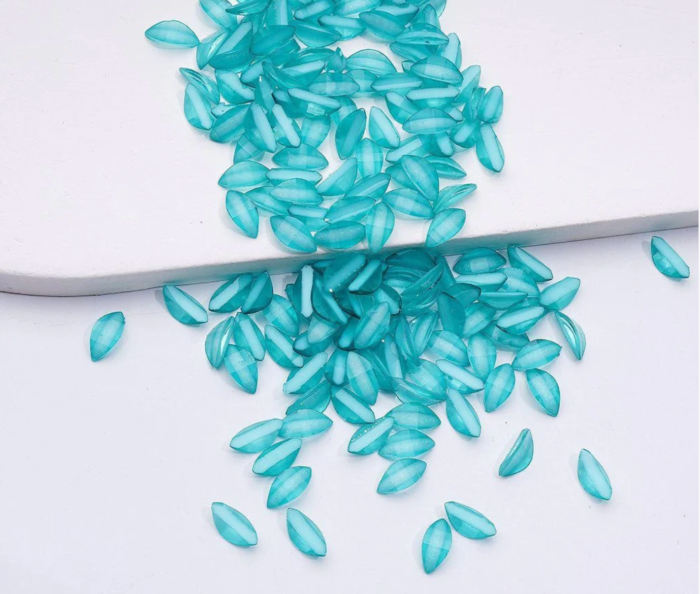 Glitter Leaf Charm Embellishments – 100-Piece Pack (10 Colors Available)