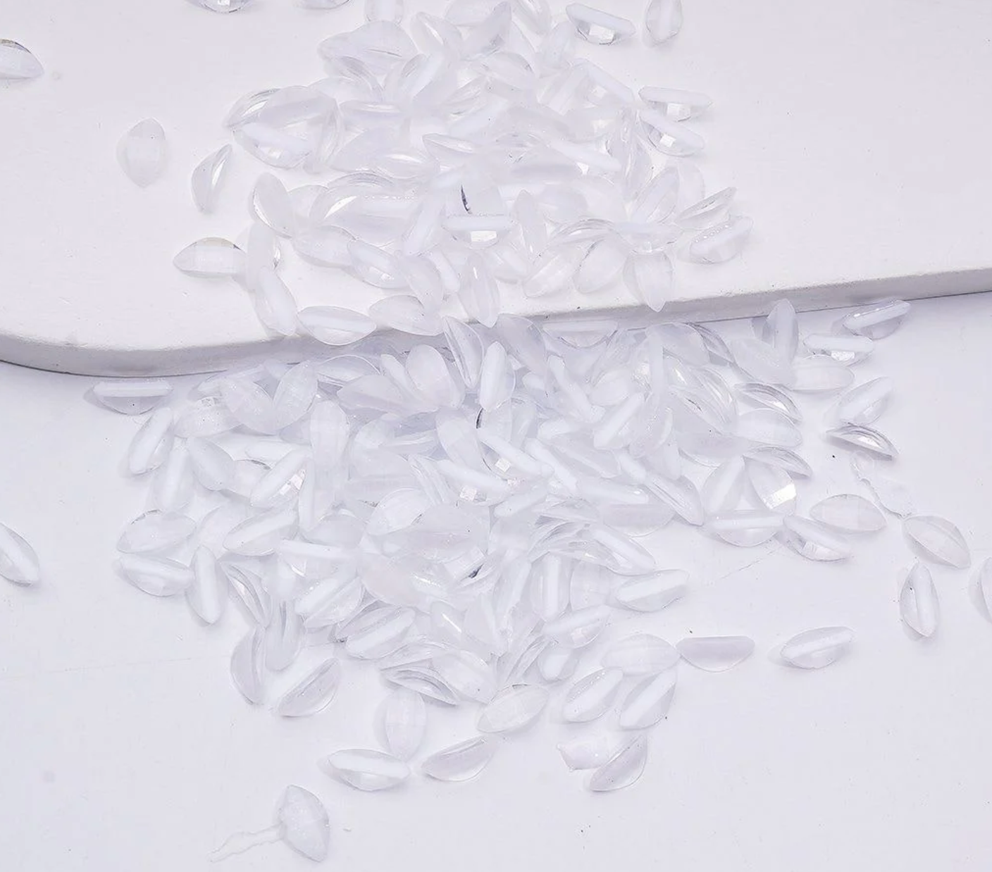 Glitter Leaf Charm Embellishments – 100-Piece Pack (10 Colors Available)