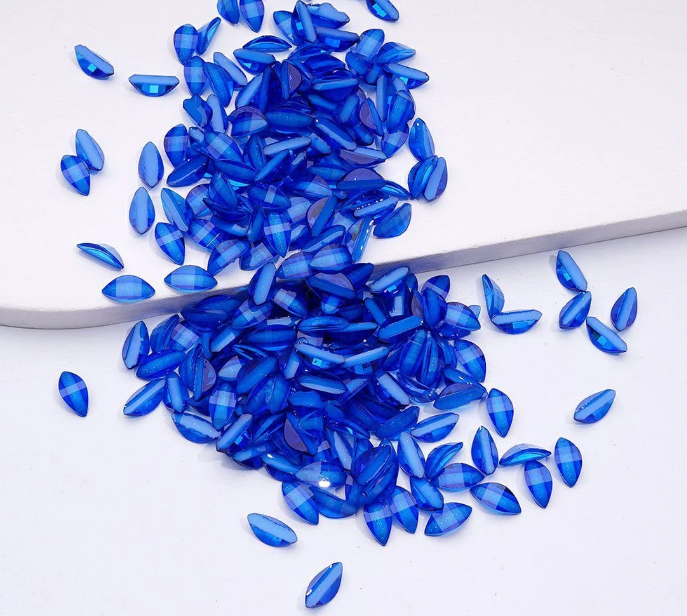 Glitter Leaf Charm Embellishments – 100-Piece Pack (10 Colors Available)